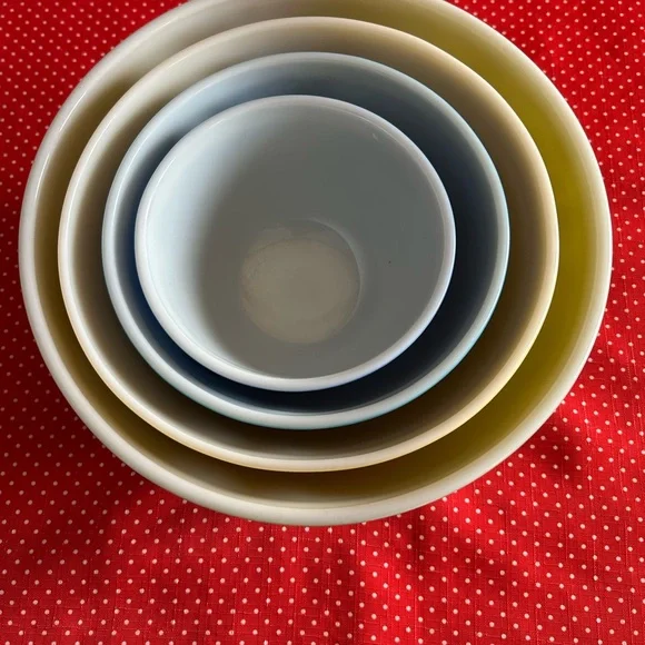 Vibrant Pyrex Mixing Bowl Set - Picture 2 of 8